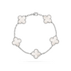 LuxeAura Armband - Raffinerad Elegans och Tidlös Charm