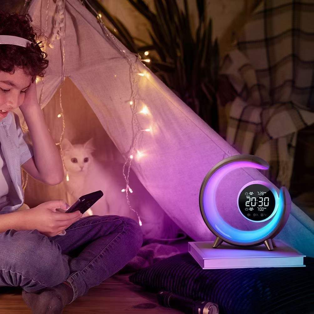 Multifunktionell Nattlampa med RGB & Larmfunktion – Lumivo