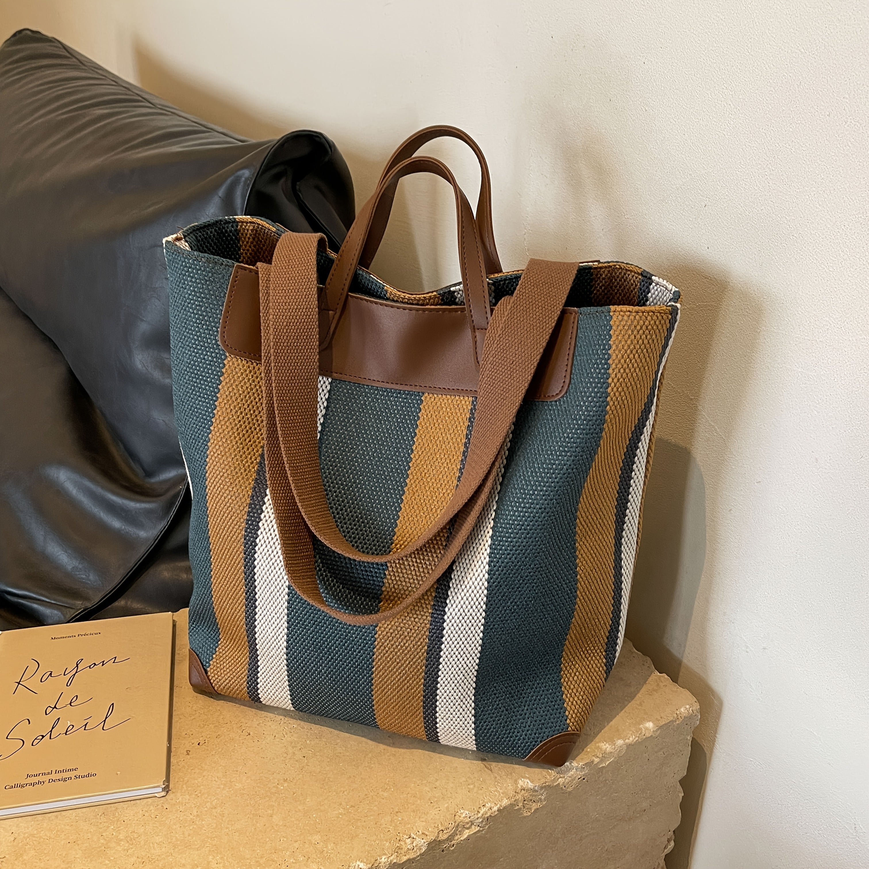 MetroStripe Casual Tote – Funktionalitet och Design
