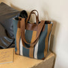 MetroStripe Casual Tote – Funktionalitet och Design