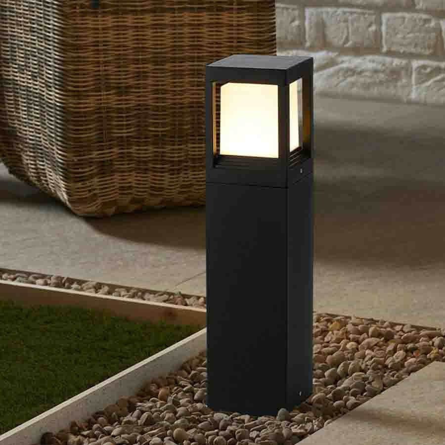 Kubformad Utomhuslampa på Solenergi (60cm)