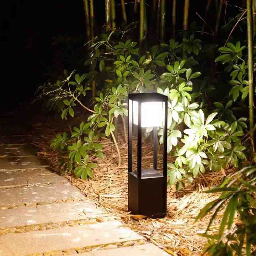 Kubformad Utomhuslampa på Solenergi (60cm)