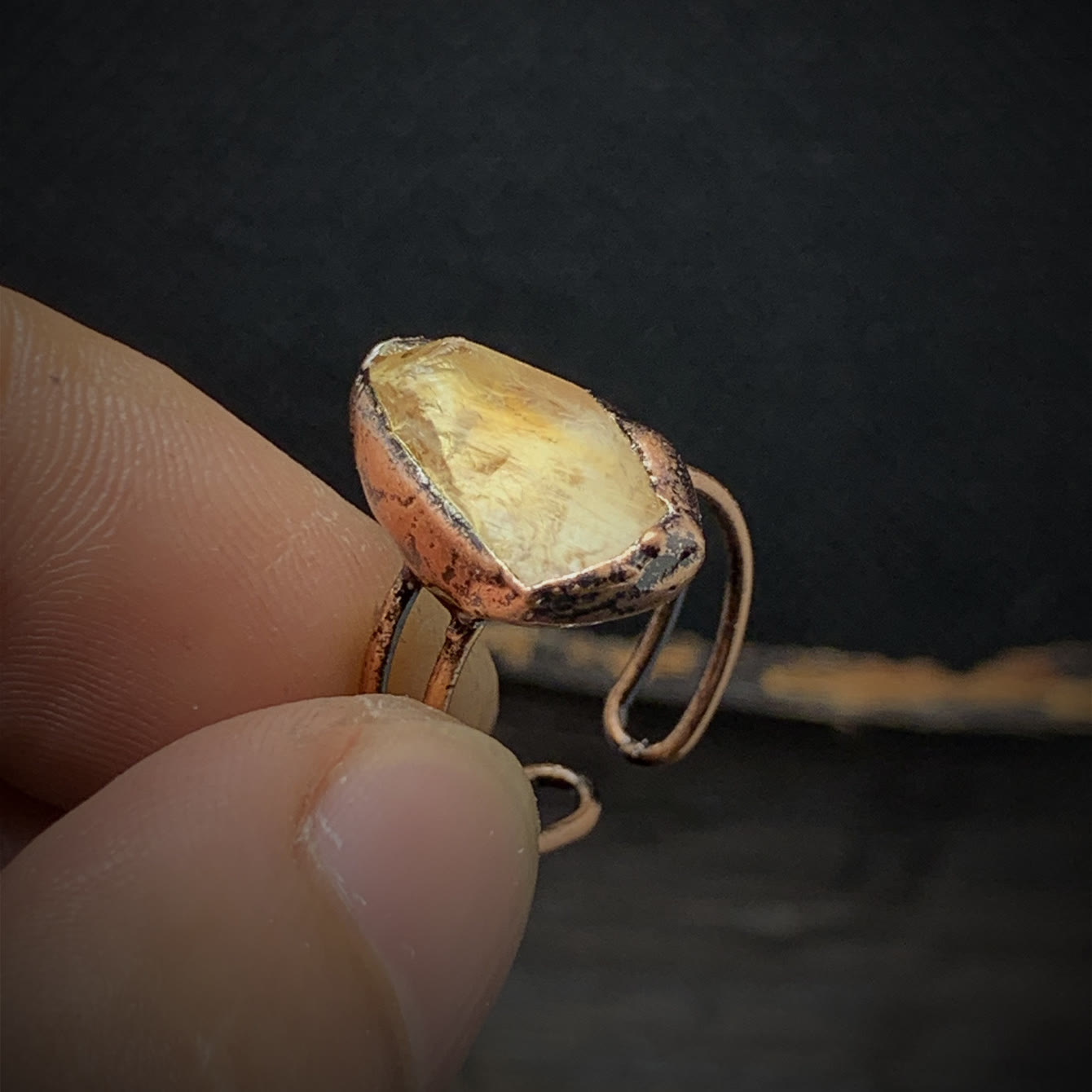 Naturlig råsten födelse ring – Selina