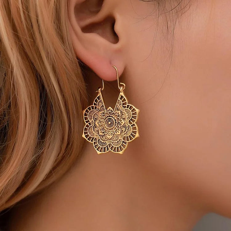 Gyllene/Silvriga Lotus Mandala Örhängen – Isolde
