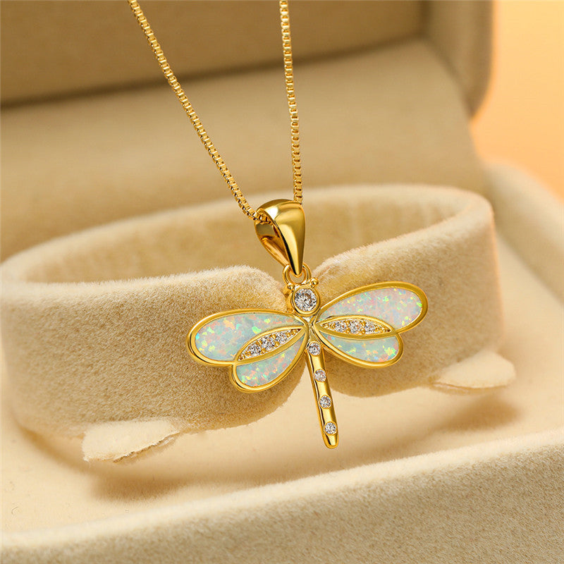 Gyllene Trollslända Halsband med Opal – Isolde