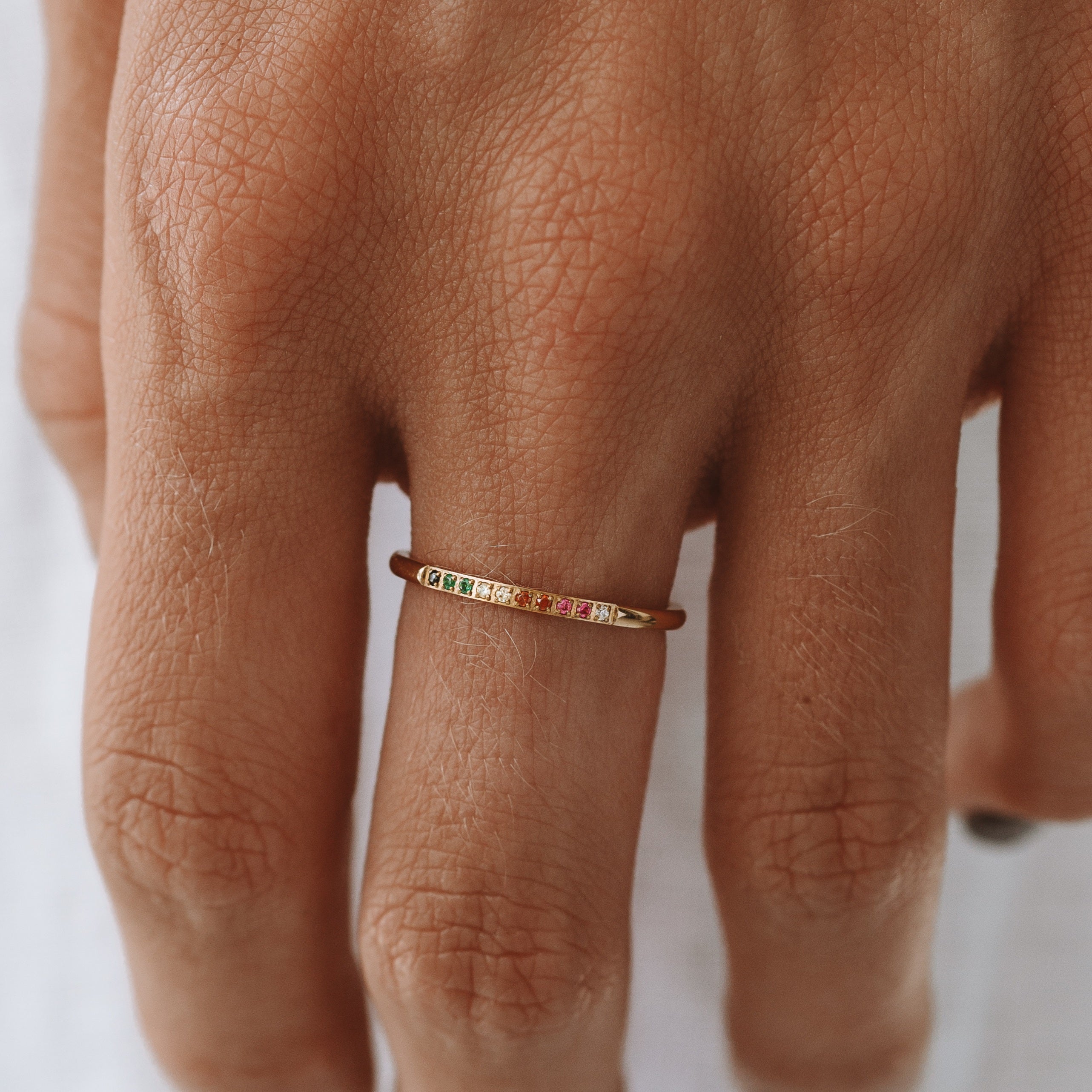 Guldring med Färgglada Stenar – Solene
