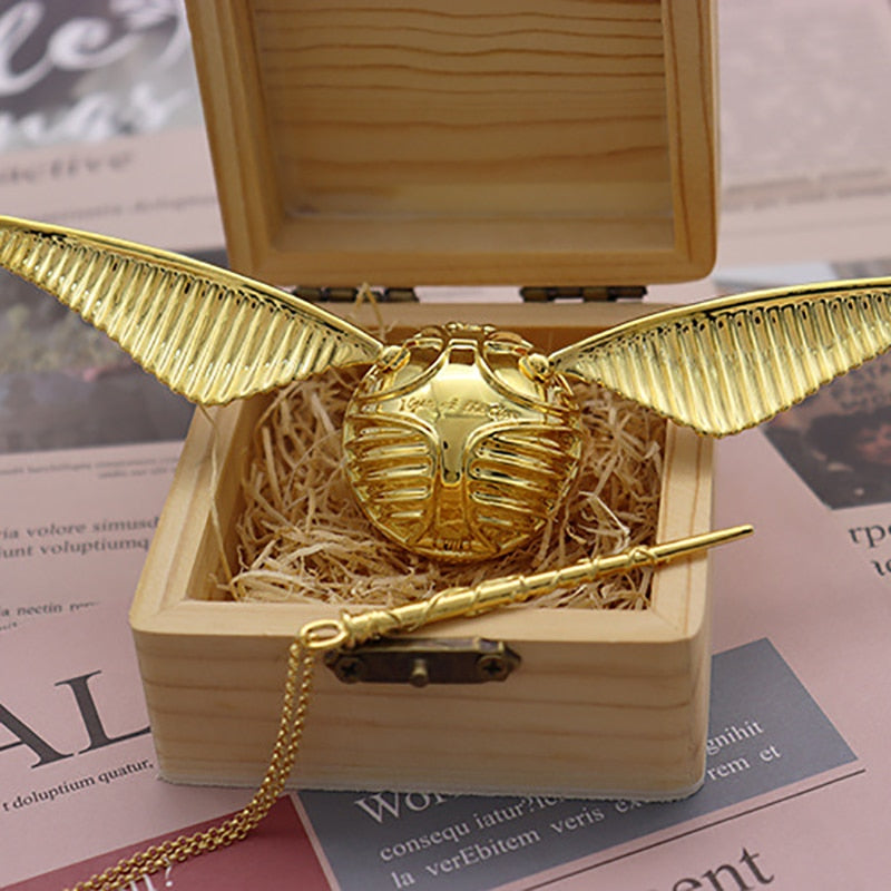 Golden Wing Orb Ring Box – Lyxig Bärbar Smyckeslåda