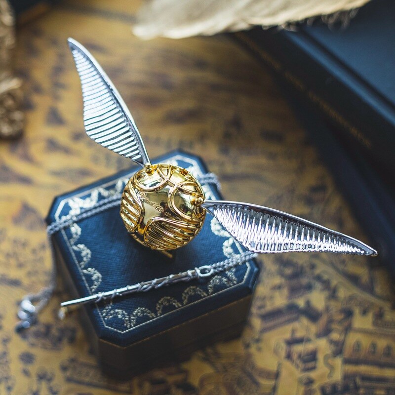Golden Wing Orb Ring Box – Lyxig Bärbar Smyckeslåda
