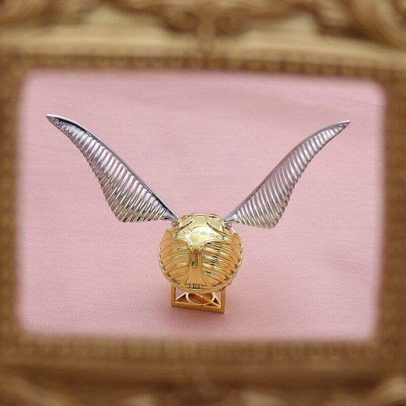 Golden Wing Orb Ring Box – Lyxig Bärbar Smyckeslåda
