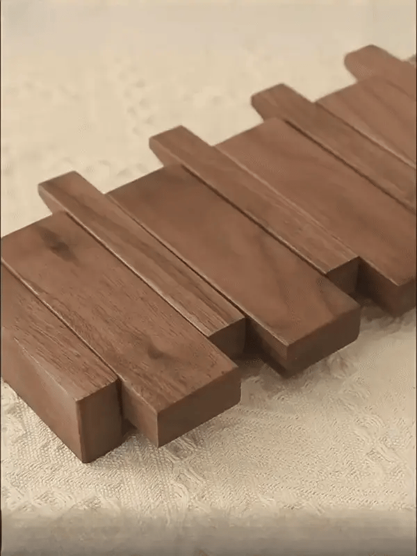 Primo | Trä Piano Klädhängare | Elegant Design | Hållbart Trä