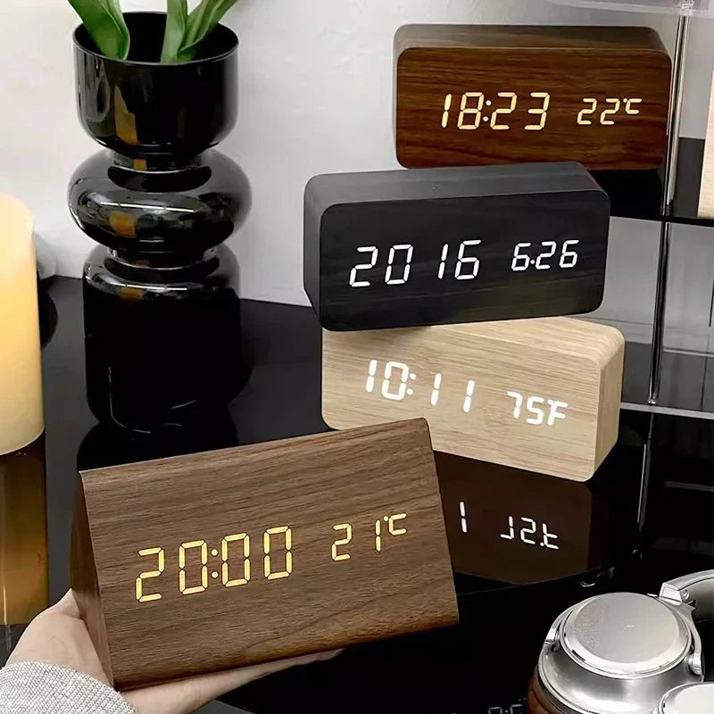 Väckarklocka - Trälook LED Display - Röststyrning & Temperatur