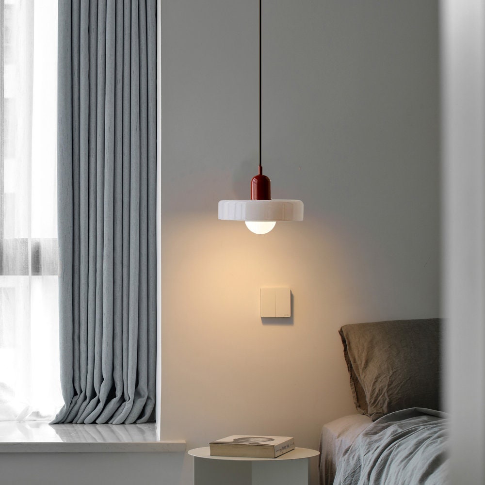 Färgglad Pendellampa i Bauhaus Stil - StiloGlas