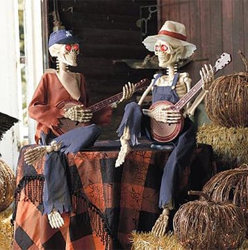 Hauntique Animerad Skelett Duo | Ljudaktiverad Halloween-dekoration med musik och ljus