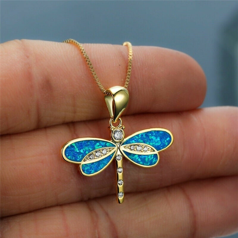 Gyllene Trollslända Halsband med Opal – Isolde