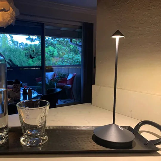 Nordisk design LED bordslampa - Vattentät och dimbar