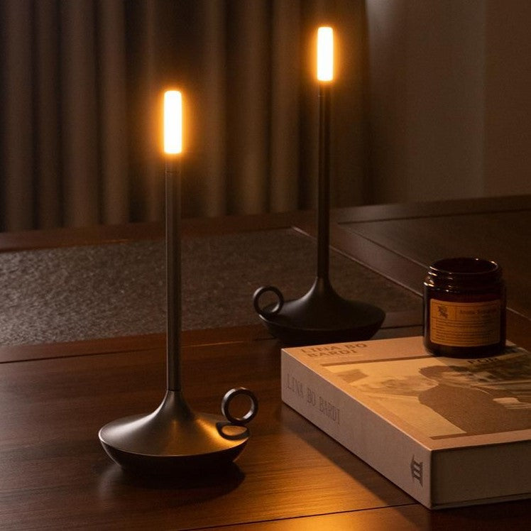 LumaGlow Dimbar LED-ljusstake – Elegant och Trådlös med Lång Batteritid