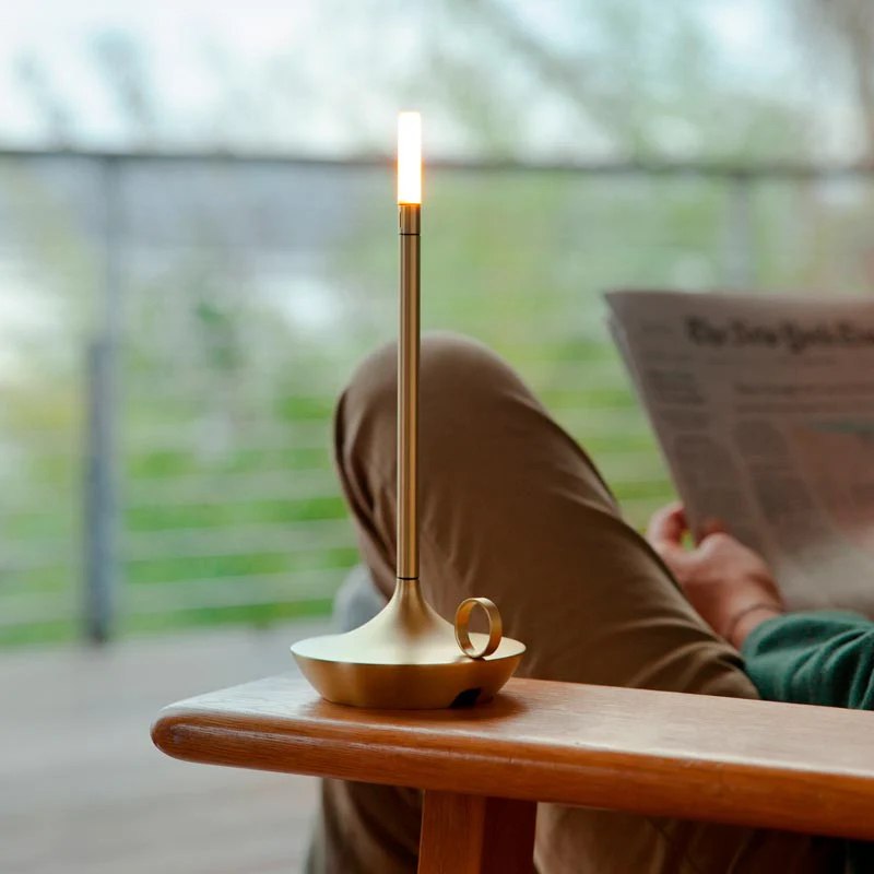 LumaGlow Dimbar LED-ljusstake – Elegant och Trådlös med Lång Batteritid