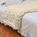 Chunky Stickad Kasttäcke med Tjock Chenille Garn och Kabeltextur